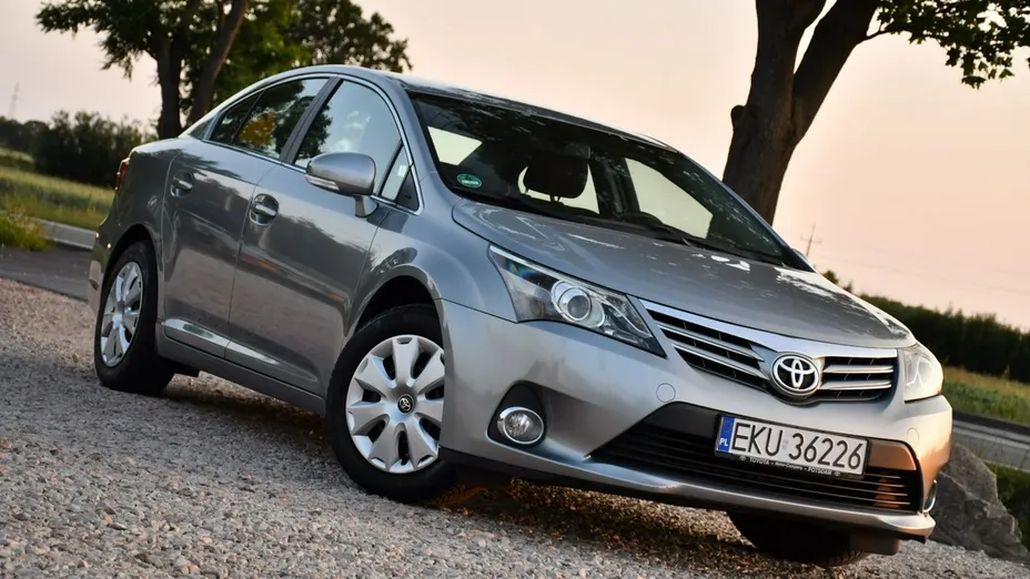 TOYOTA Avensis -