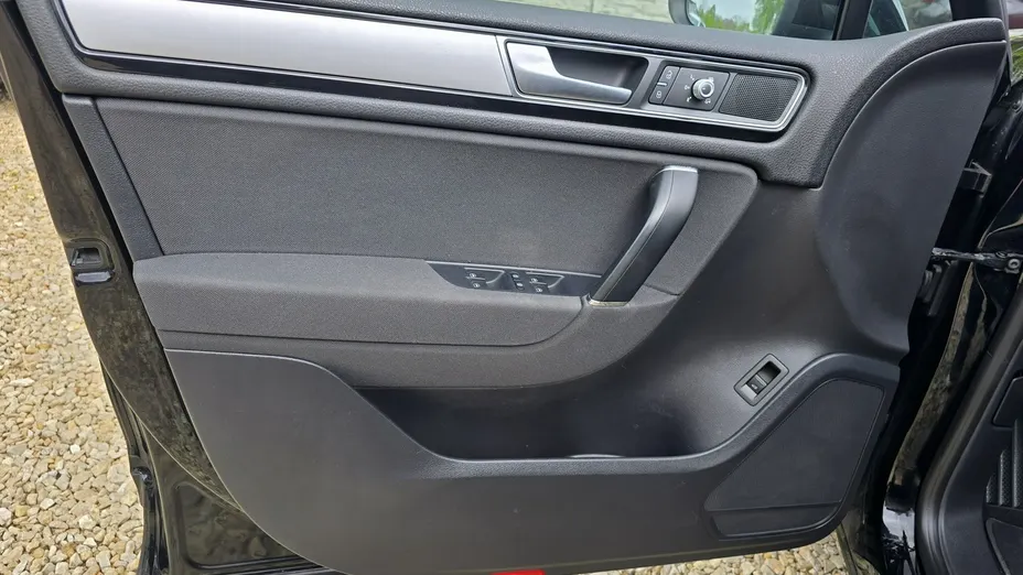 VOLKSWAGEN Touareg -
