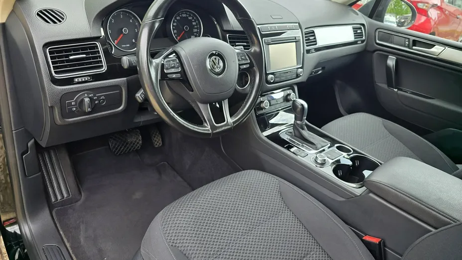 VOLKSWAGEN Touareg -