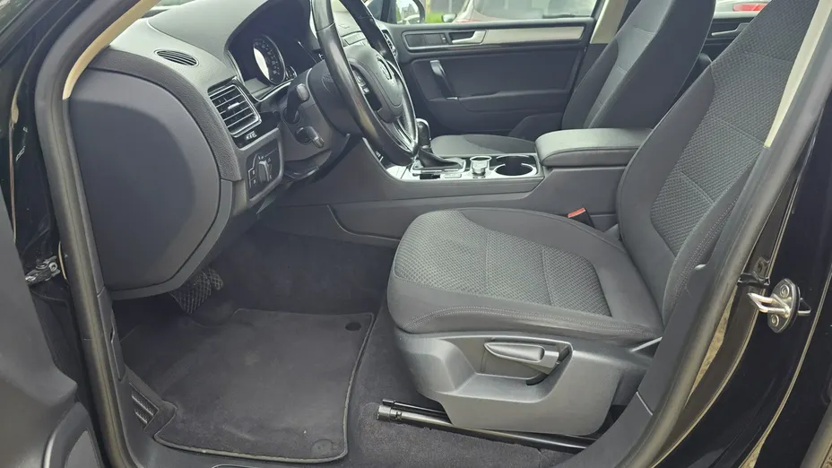 VOLKSWAGEN Touareg -