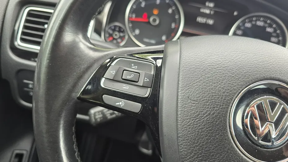 VOLKSWAGEN Touareg -