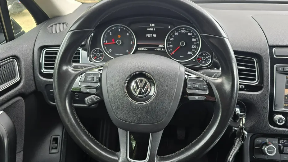 VOLKSWAGEN Touareg -