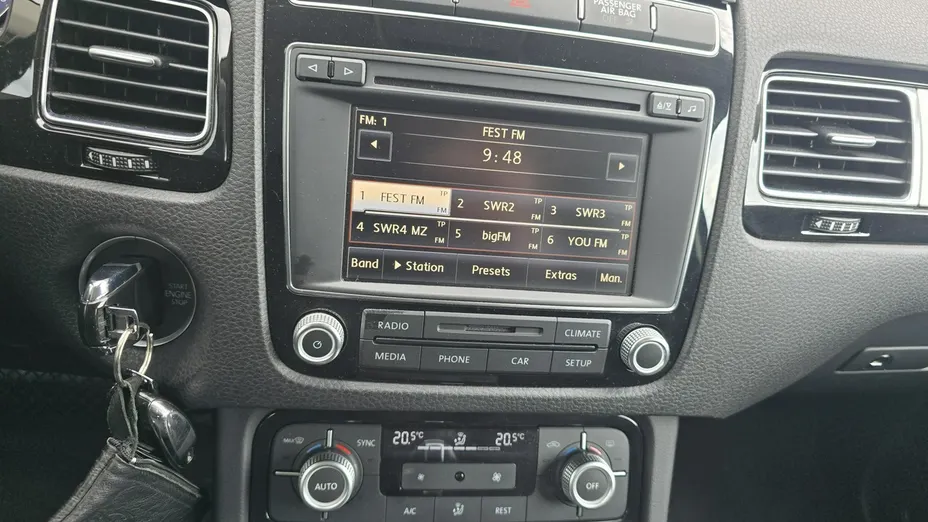 VOLKSWAGEN Touareg -