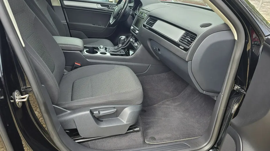 VOLKSWAGEN Touareg -