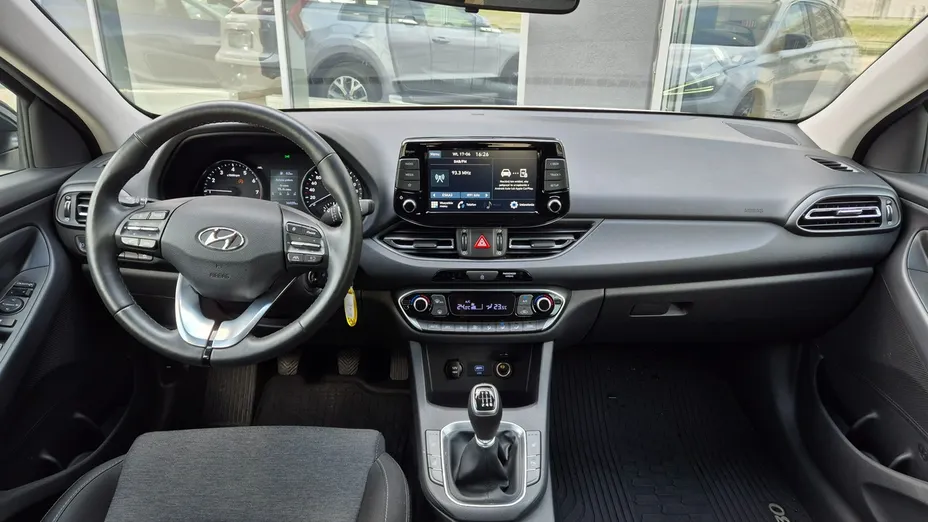 HYUNDAI i30 -