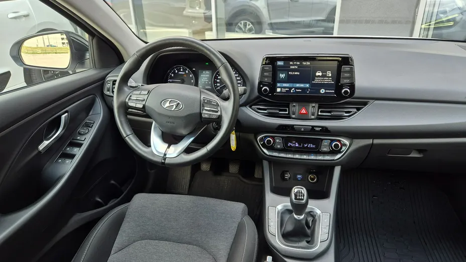 HYUNDAI i30 -