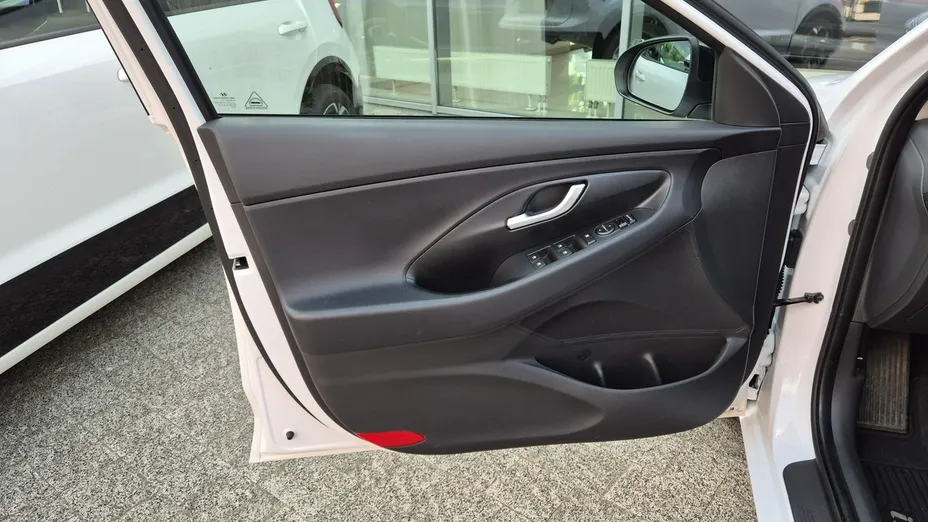 HYUNDAI i30 -