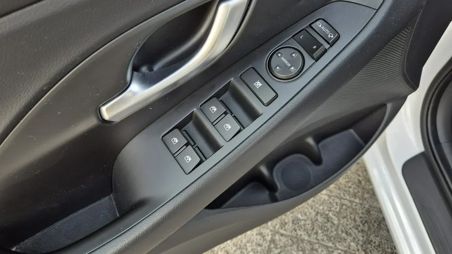 HYUNDAI i30 -