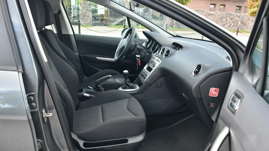 PEUGEOT 308 -