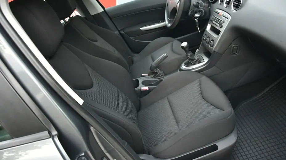 PEUGEOT 308 -