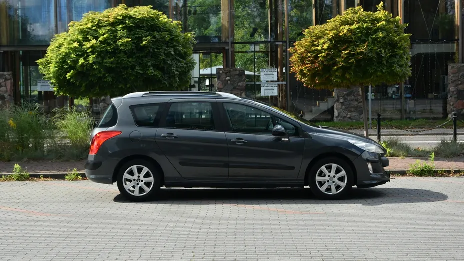 PEUGEOT 308 -