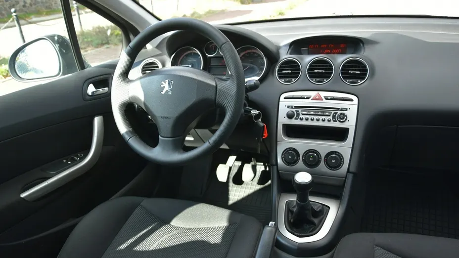 PEUGEOT 308 -