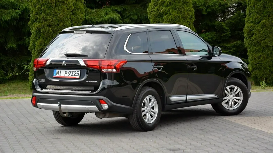 MITSUBISHI Outlander -