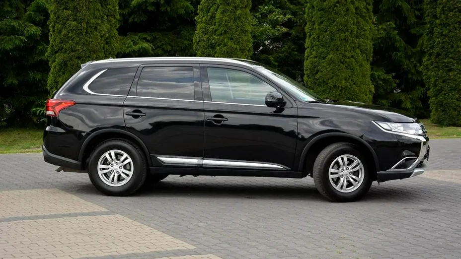 MITSUBISHI Outlander -