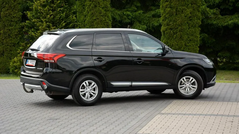 MITSUBISHI Outlander -
