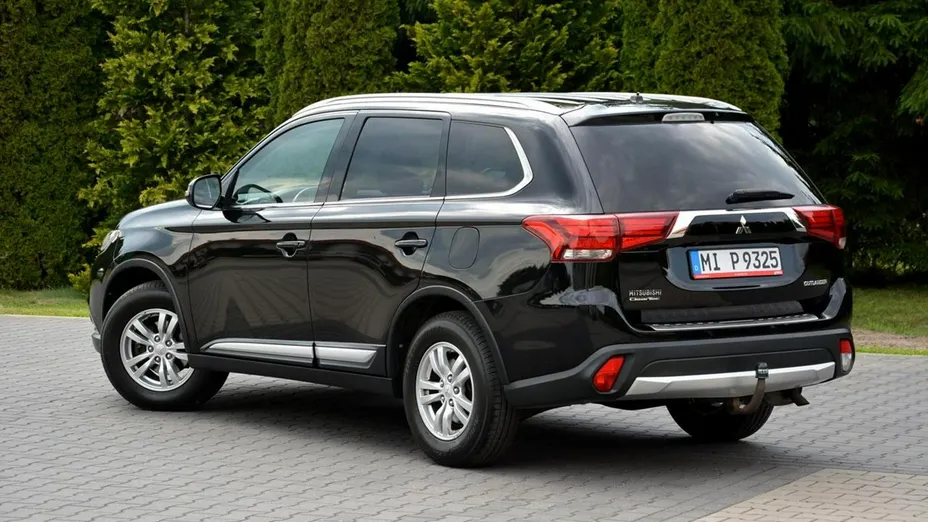 MITSUBISHI Outlander -