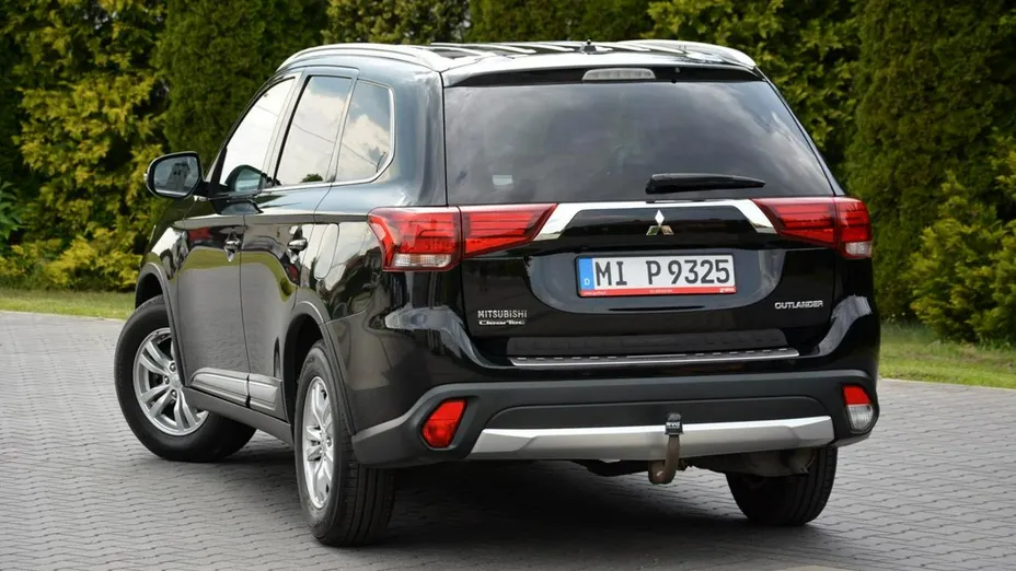 MITSUBISHI Outlander -