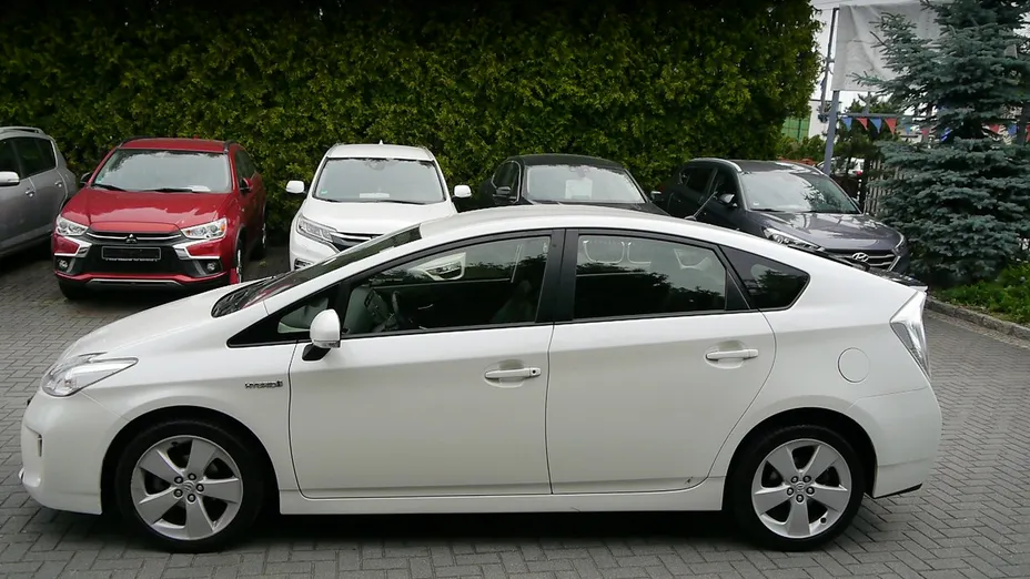 TOYOTA Prius -