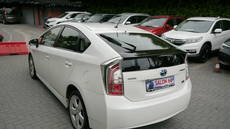 TOYOTA Prius -
