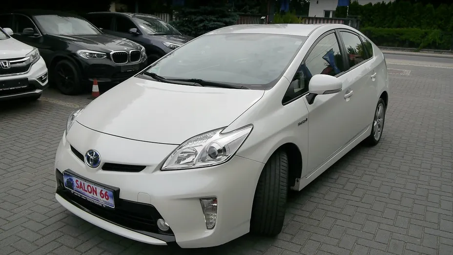 TOYOTA Prius -