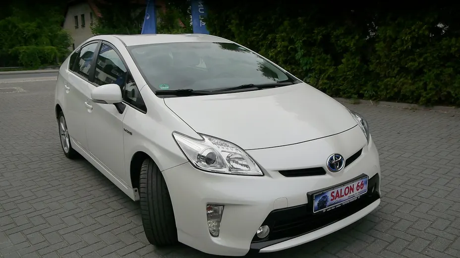 TOYOTA Prius -