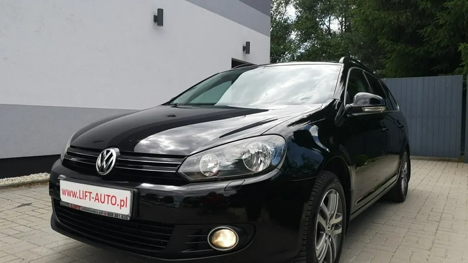 VOLKSWAGEN Golf -