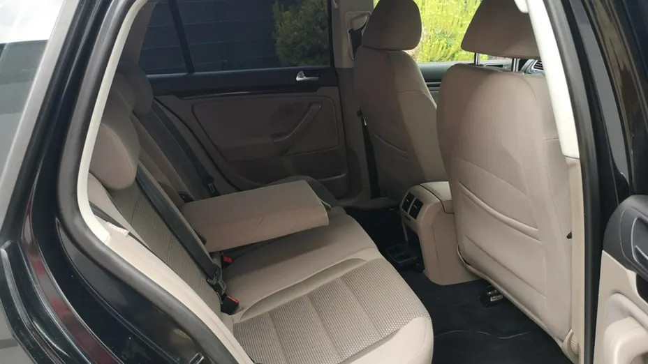 VOLKSWAGEN Golf -