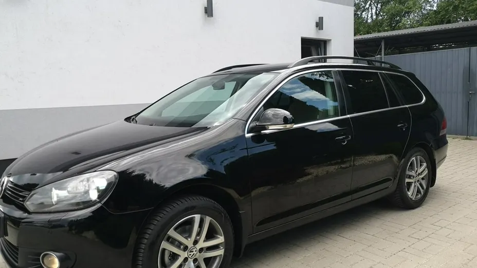 VOLKSWAGEN Golf -