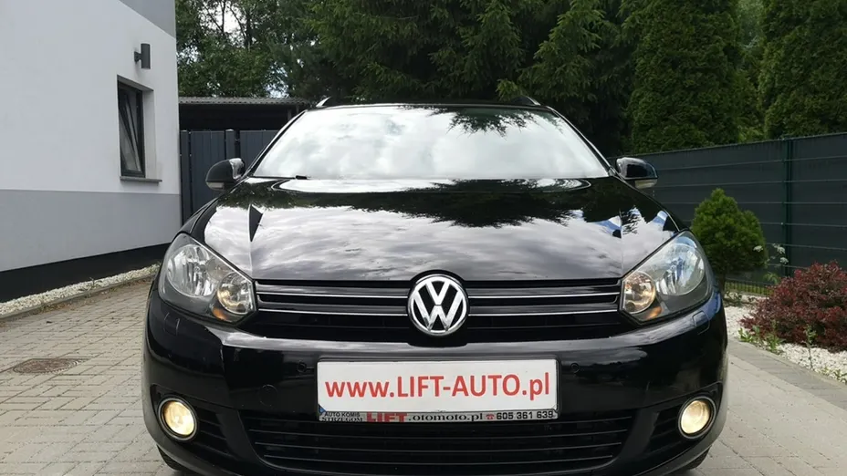 VOLKSWAGEN Golf -