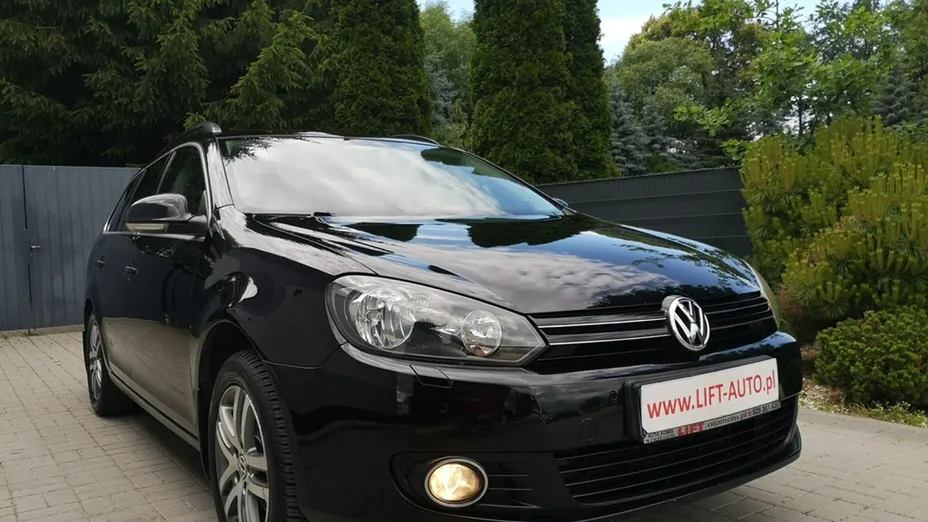VOLKSWAGEN Golf -