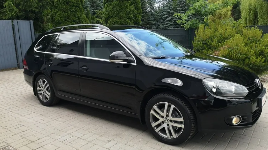 VOLKSWAGEN Golf -