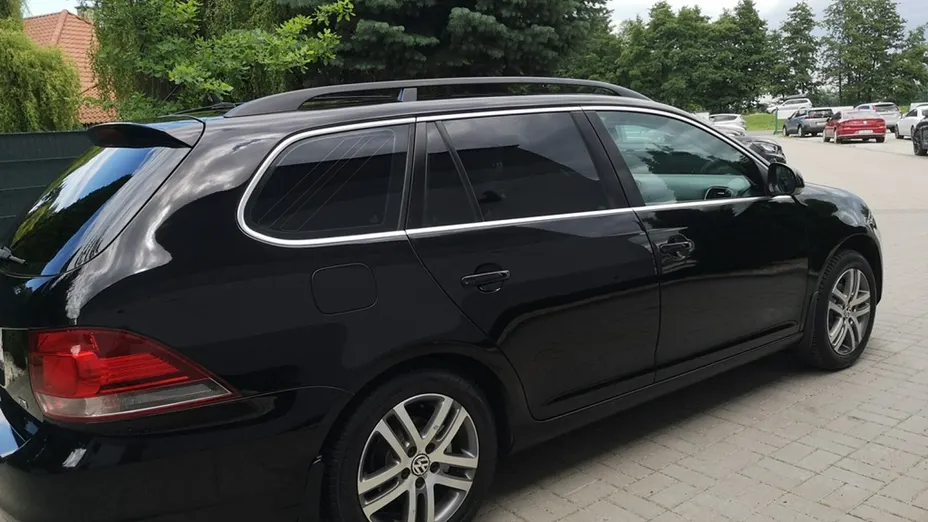 VOLKSWAGEN Golf -