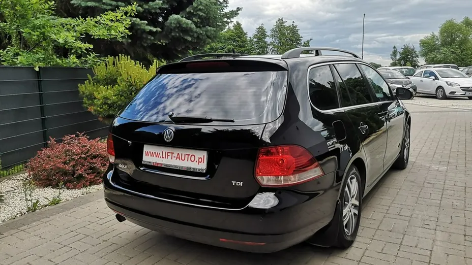 VOLKSWAGEN Golf -