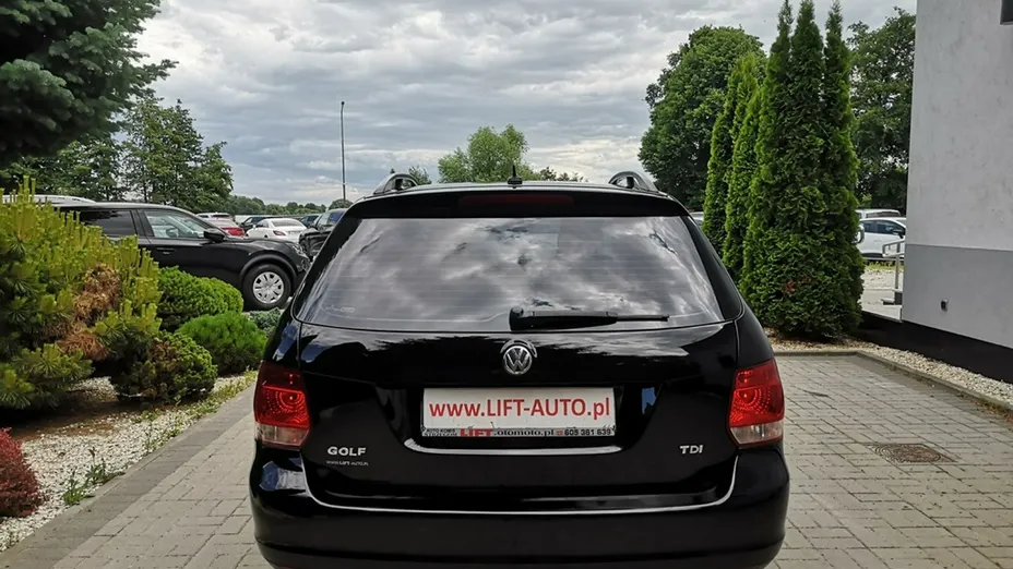 VOLKSWAGEN Golf -