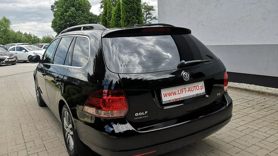 VOLKSWAGEN Golf -