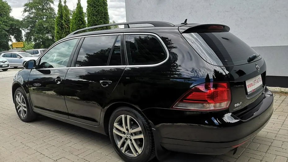 VOLKSWAGEN Golf -