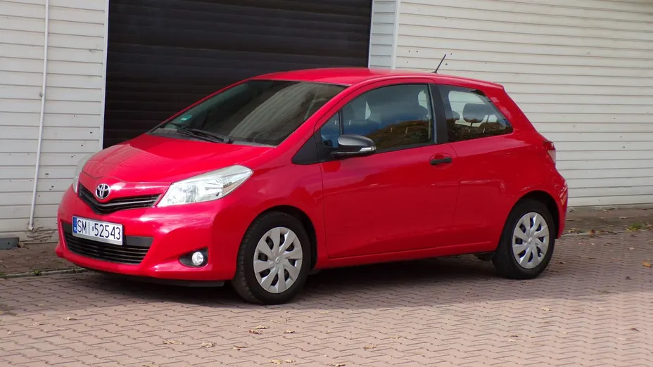 TOYOTA Yaris -