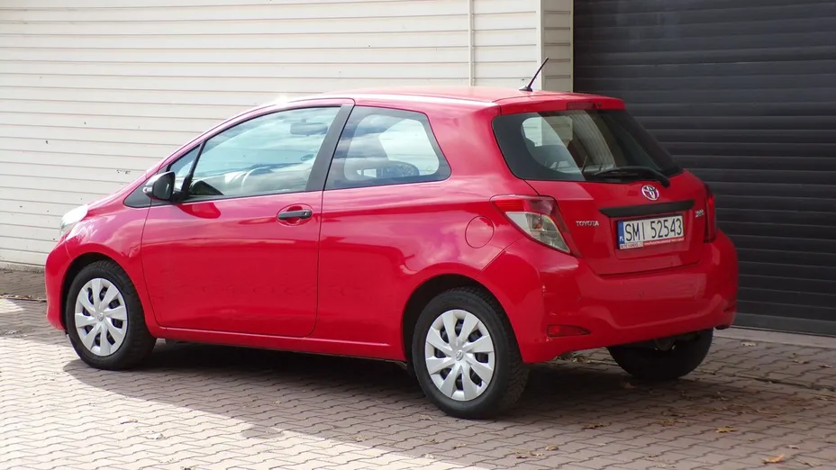 TOYOTA Yaris -