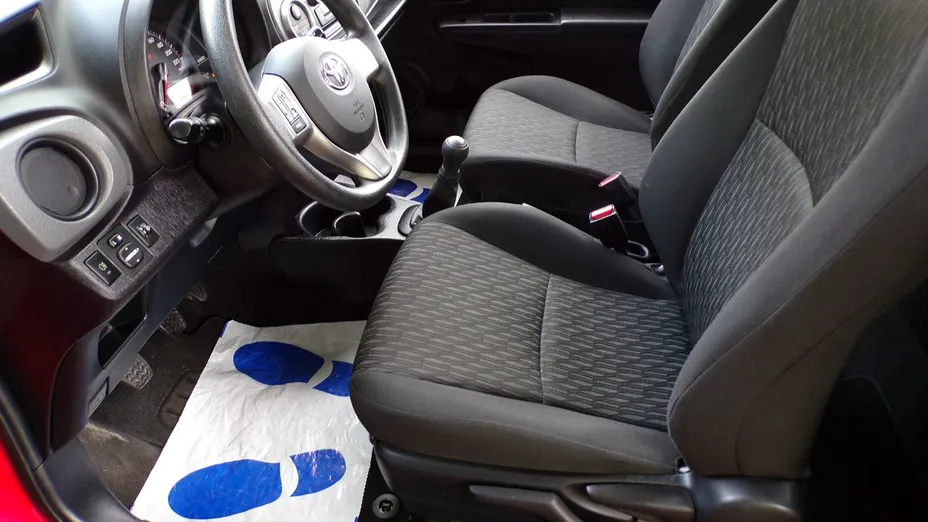 TOYOTA Yaris -