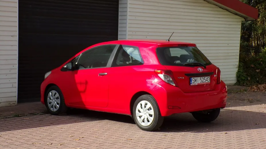 TOYOTA Yaris -