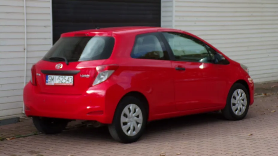 TOYOTA Yaris -