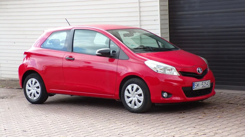 TOYOTA Yaris -