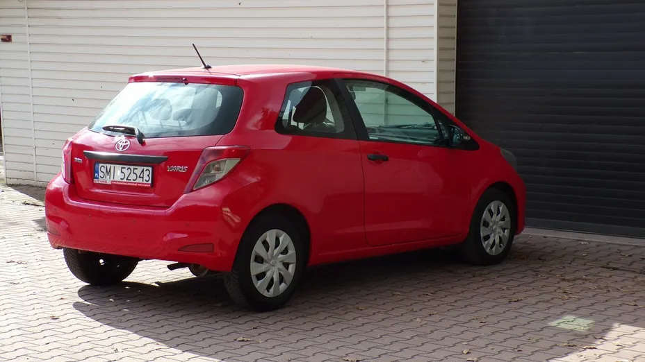 TOYOTA Yaris -