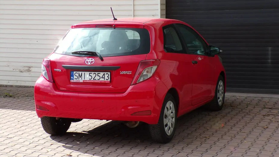 TOYOTA Yaris -
