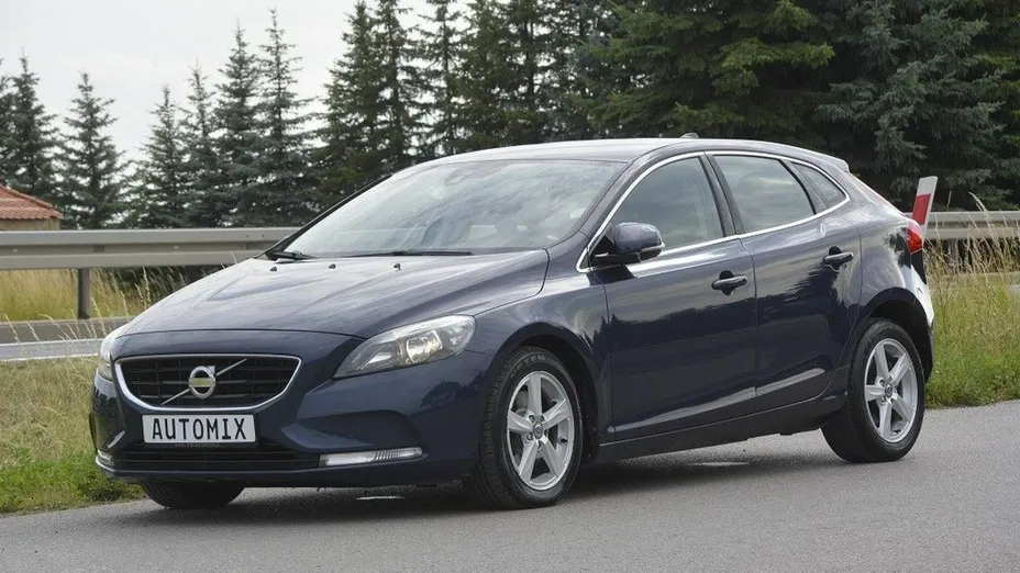 VOLVO V40 -