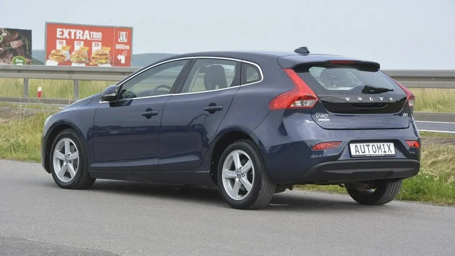 VOLVO V40 -