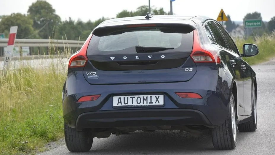 VOLVO V40 -