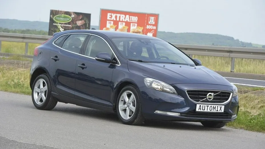 VOLVO V40 -