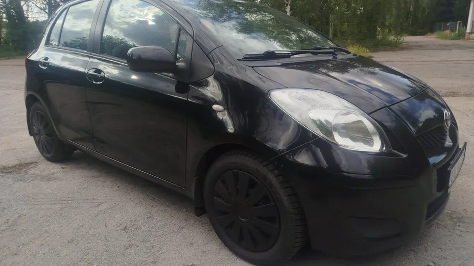 TOYOTA Yaris -