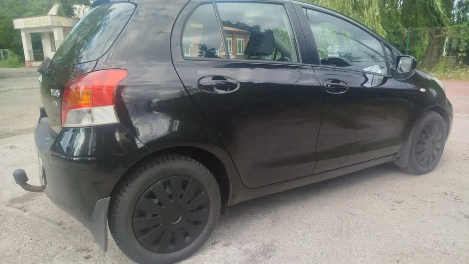 TOYOTA Yaris -